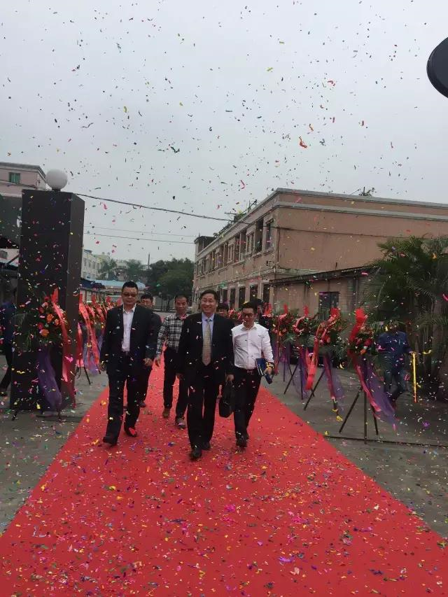 西安工程大學李校長參觀潤東方環(huán)?？照{(diào)工廠